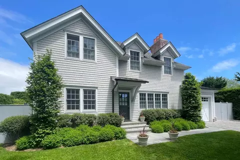 51 Cooper St, Southampton, NY 11968