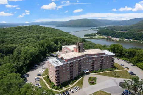 1 Lakeview Dr #3J, Peekskill, NY 10566