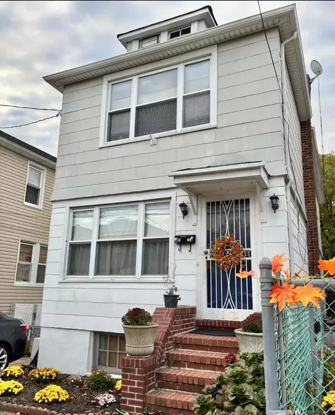 1369 Merry Ave, New York, NY 10461