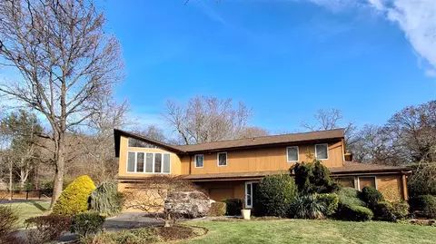 38 Carrol Ct, Greenlawn, NY 11740