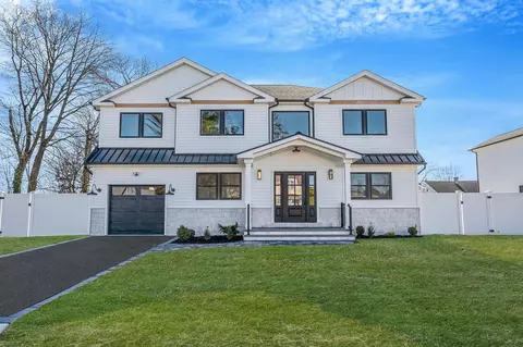 78 Dorothy St, Bethpage, NY 11714