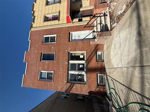 17757 106th Ave, New York, NY 11433