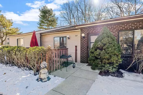 727 Hilltop Ct, Coram, NY 11727