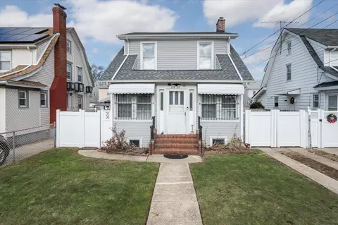 218-27 94th Dr, New York, NY 11428