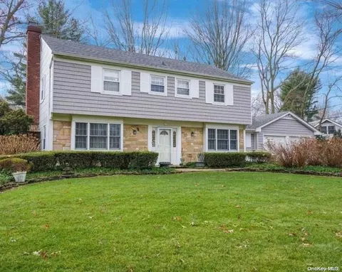 36 Shelbourne Ln, Stony Brook, NY 11790