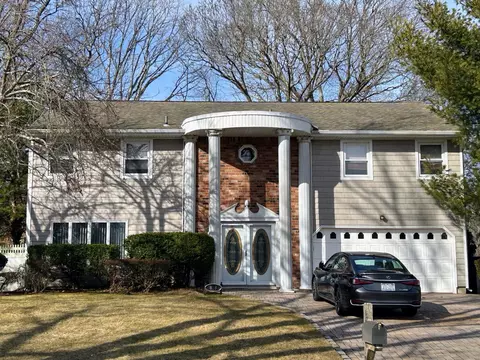 88 Empress Pines Dr, Nesconset, NY 11767