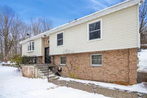 546 Nimham Rd, Kent, NY 10512