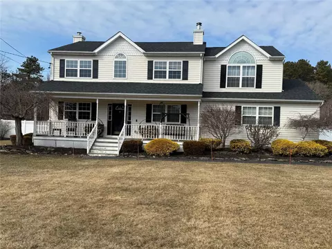 57 Gull Dip Rd, Ridge, NY 11961
