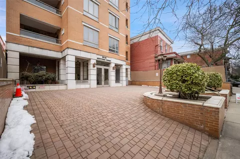 25-25 Newtown Ave #4D, New York, NY 11102