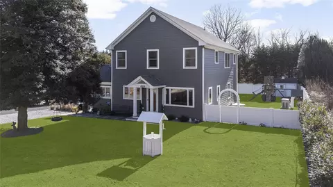 805 Captain Kidd Dr, Mattituck, NY 11952