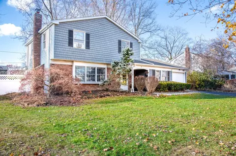8 Tinder Ln, Lake Grove, NY 11755