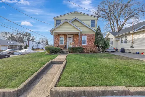 56 Juniper St, Farmingdale, NY 11735