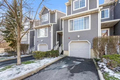 16 Woodland Ter, Clarkstown, NY 10954