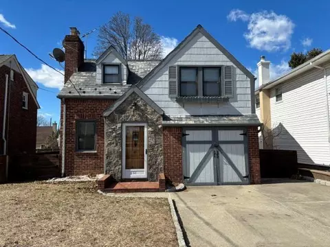 51 Poppy Ave, Franklin Square, NY 11010