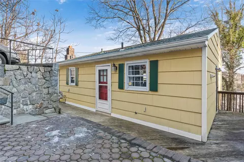 24 Clark St, Greenburgh, NY 10530
