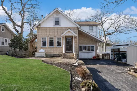 18 Sunburst Dr, Rocky Point, NY 11778