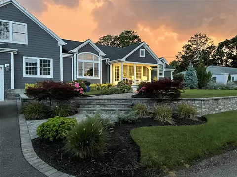 44 Edwards Ln E, Blue Point, NY 11715