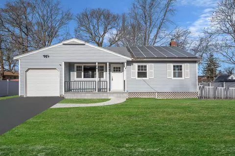 14 Emily Dr, Ronkonkoma, NY 11779