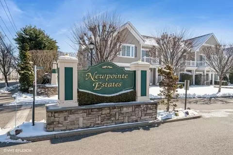 51 Barbara Ct, Amityville, NY 11701