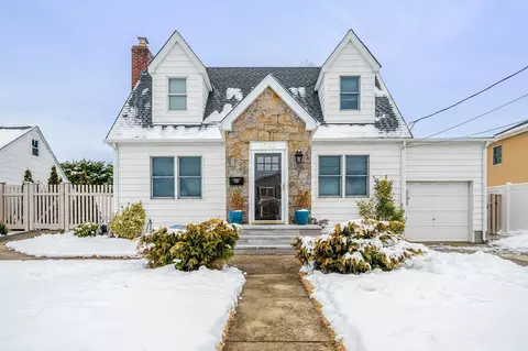 1742 Arms Ave, Merrick, NY 11566