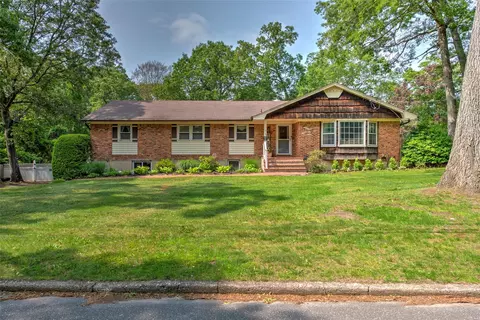 39 Cornwallis Rd, Setauket, NY 11733