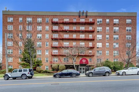 47-27 Little Neck Pkwy #6D, New York, NY 11362