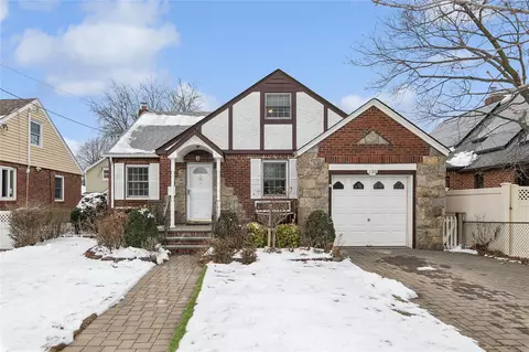 130 Rintin St, Franklin Square, NY 11010