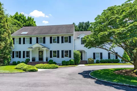 30 School Ln, Huntington, NY 11743