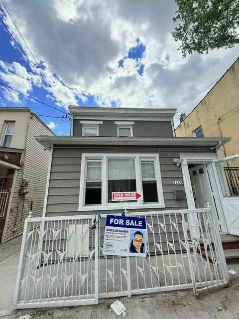 9428 86th St, New York, NY 11416