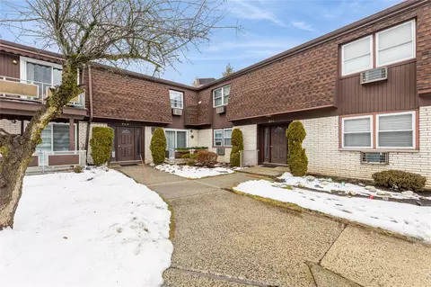 6 Church Ln #K, Clarkstown, NY 10989