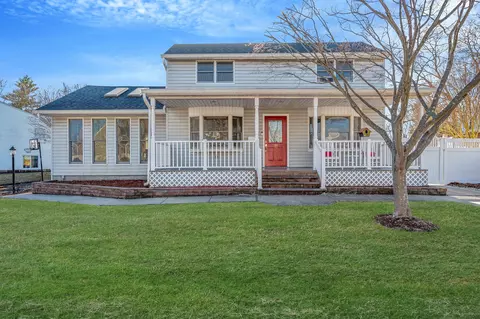 18 Wagon Ln E, Centereach, NY 11720