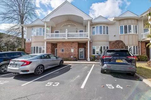 52 Sarah Ct #4, Amityville, NY 11701