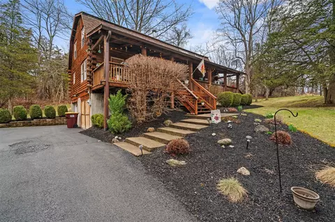 16 Hedges Rd, Warwick, NY 10990