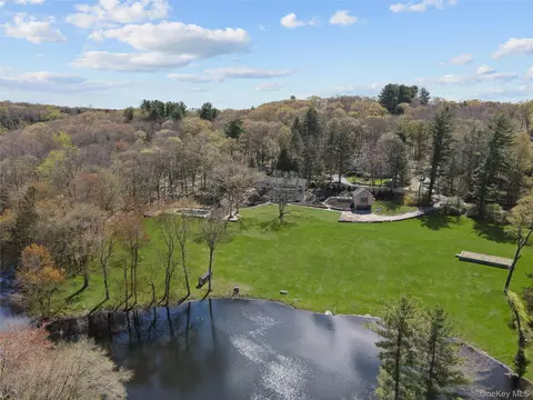 39 Old Snake Hill Rd, Pound Ridge, NY 10576