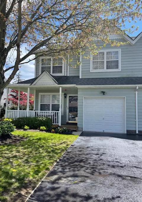 404 Smith St, Central Islip, NY 11722