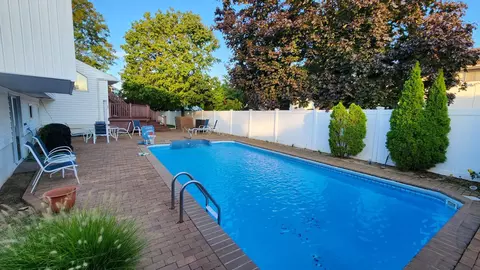 2470 Cove Ct, Bellmore, NY 11710