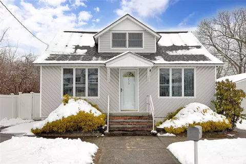 203 Wilson Blvd, Islip, NY 11751