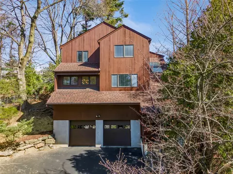 11 Sycamore Ln, Greenburgh, NY 10533