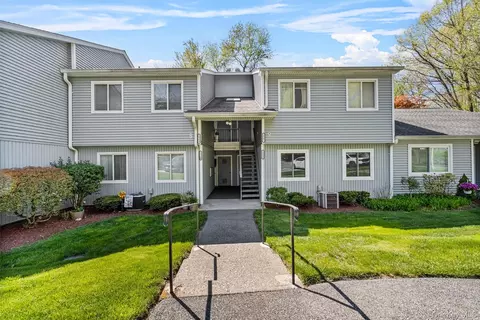 156 Carriage Ct #G, Yorktown, NY 10598
