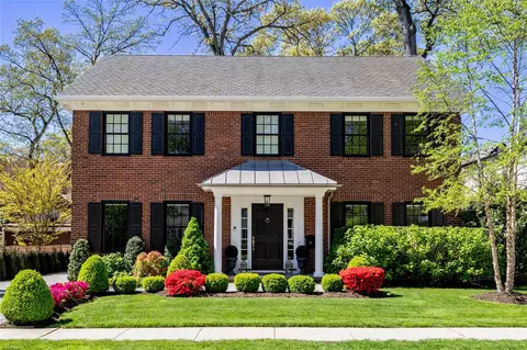 30 Richmond Rd, Rockville Centre, NY 11570