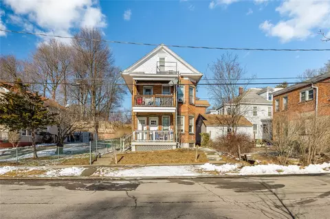 31 Holmes St, Poughkeepsie, NY 12601 photo 1