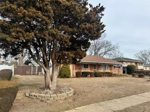 21 Russell Ct, Copiague, NY 11726