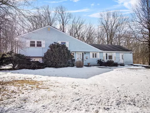 188 Foxwood Rd, Clarkstown, NY 10994
