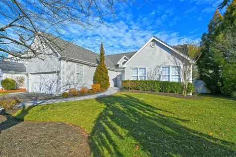 38 Esmond Ave, Melville, NY 11747