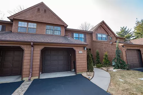 12 Sutton Pl, Islip, NY 11751