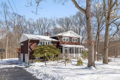 32 Birch Rd, Woodbury, NY 10930