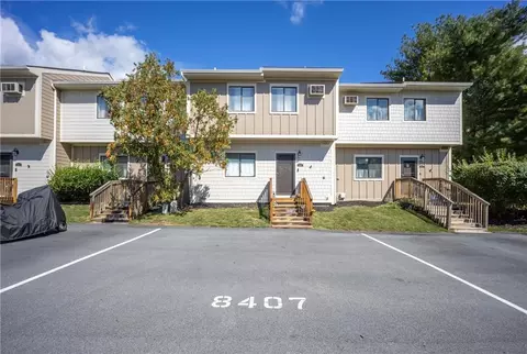 8407 Chelsea Cv N, East Fishkill, NY 12533