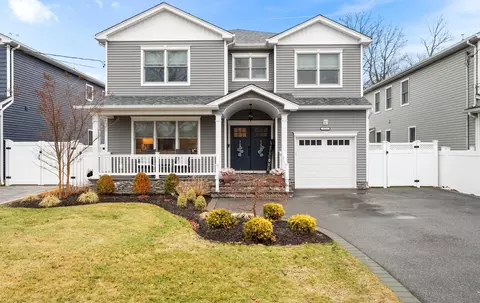 1751 Washington Ave, Seaford, NY 11783