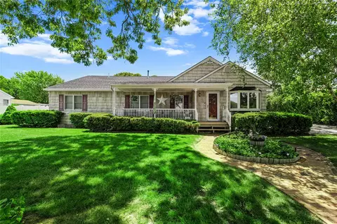 20 Spruce St, Selden, NY 11784