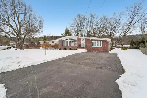 183 W Mary Ln, Clarkstown, NY 10989
